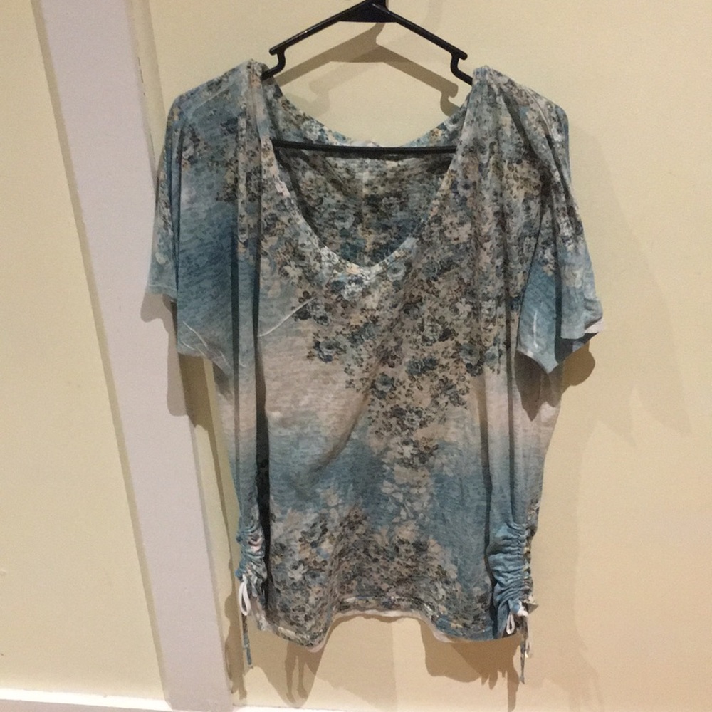 Maurice’s 2X short sleeved shirt